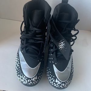 Black and White Nike’s Cliques